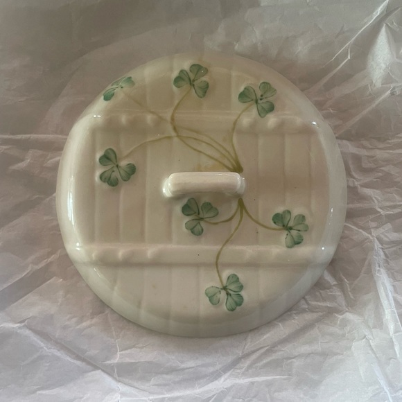 Beleek Irish China lidded butter dish, 7th mark - Picture 2 of 5